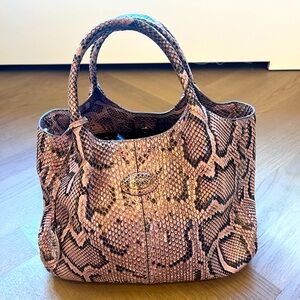 Tod’s pink leopard hand bag
